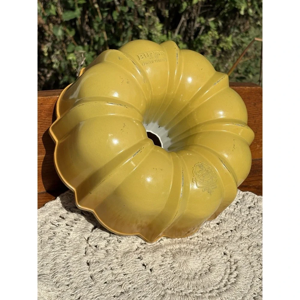 Vintage Nordic Ware Bundt Cake Pan Yellow Marigold Baking Kitchen Decor Color